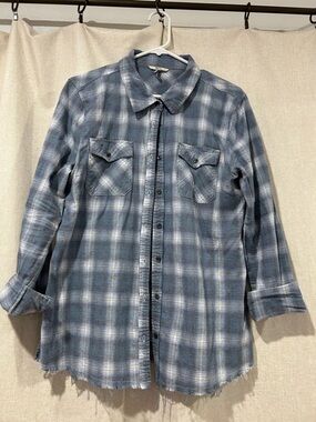 BKE Blue & White Plaid Button-Down Shirt with Frayed Hem